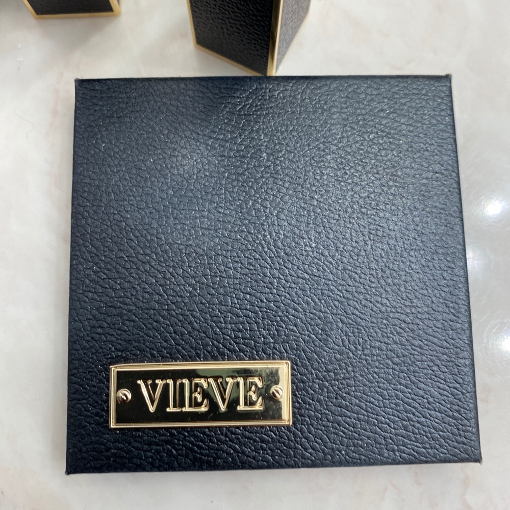 Vieve Holy Chic highlight